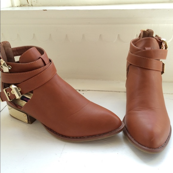 Dollhouse Shoes - New Dollhouse Leather Booty Gold Buckle Sz 8